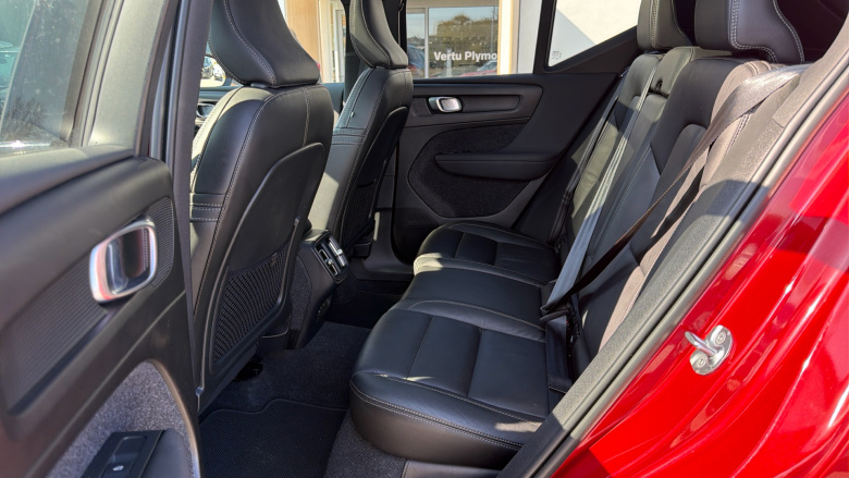 Volvo XC40 2.0 B4P Ultimate Dark 5dr Auto Petrol Estate